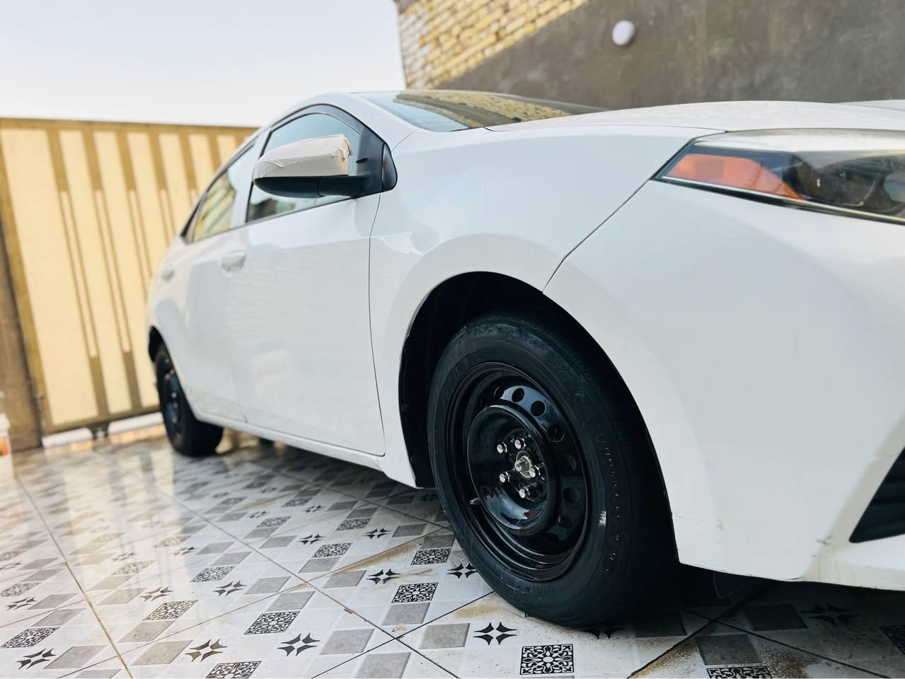 السلام عليكم 
***********
للبيع كورلا 2014 وارد امريكي 
ماشيه 130 
بيها تبديل جاملغ امامي اصلي وصبغ مقدمه البنيد شي بسيط فقط ولباقي مكفوله لغود شواصي برانكيت بدنه  بدون فتح برغي 
مكينه 1800 ناعمه وبرغي مامفتوح بيها 
كير وحداديه وتبريد وتدفئه كلها جاهزه ماعوزها شي 
داخل بيجي لونين 
مثبت سرعه 
مانع انزلاق  
لايتات عالي ناصي زنون 
شاشه وكامره بلادي 
رقم ذي قار حره  مداور ثاني يوم 
سياره بلاديه وماملعوب بيها 
مكانها ناصريه مركز 
*********** ناصرية, ذي قار
