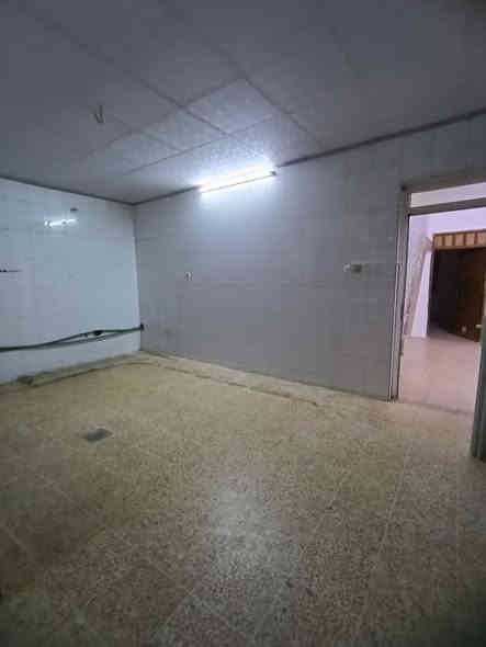 دار للايجار للايجار 
الموقع / حي الاعلام 
مساحة / 200م 
4 غرف نوم وهول واستقبال ومطبخ وصحيات وكراج 
للاستفسار عن االسعر الاتصال 
***********
*********** واتساب 
مكتب قصر الفخامة للعقارات والمقاولات 
حي النور سايدين دانية ماركت بعد ملعب كلاسيكو
