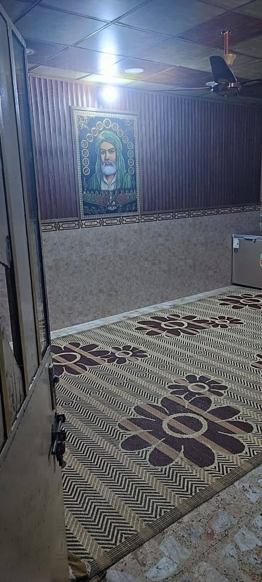 🏡 بيت للبيع في مدينة الصدر – قطاع 3

البيت باسم شخص واحد طابو ملك مسلح 

📍 الموقع: مقابيل شقق حبيبية شارع الصيانة ثالث فرع على اليسار نهاية الفرع

🔹 تفاصيل البيت:

- البيت طابق ونصف

🔸 الطابق الأول:

- غرفتان
- استقبال
- صالة
- مطبخ
- حمام داخلي
- حمام خارجي

🔸 الطابق الثاني (نصف طابق):

- غرفتان
- صالة صغيرة
- حمام

💰 السعر: 235 مليون دينار قابل للتفاوض للشراي

📞 للاستفسار متواجد على الواتساب فقط :
***********

