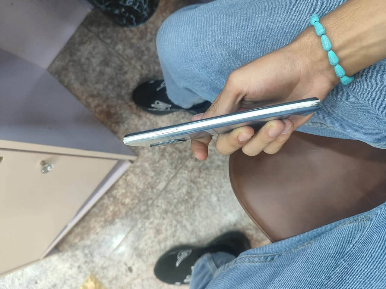 للبع للبيع 
جهاز ريلمي نوت 10

ذاكره 128 

جهاز قوي كلش وعملي

مابيه اي شي فقط زلوغ بلضهر قليله 

السعر 140
بي مجال الشراي 

***********
شريحه اتصال
