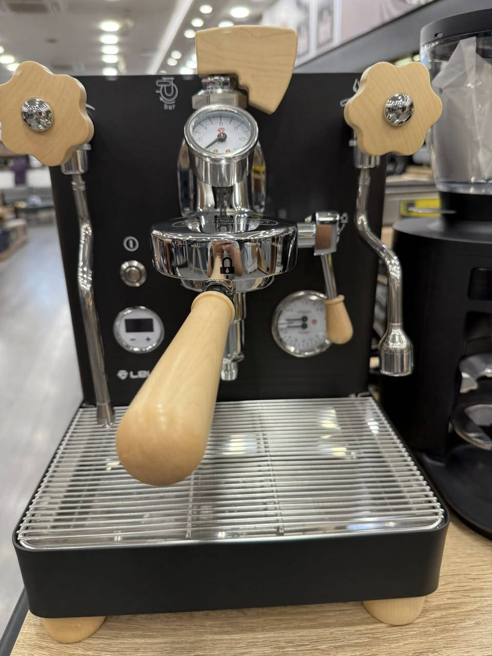 ليليت بيانكا 🇮🇹


**إذا كنت صاحب هذا الإعلان وتريد حذفه لأي سبب، رجاءا أرسل رسالة إلى الدعم الفني**