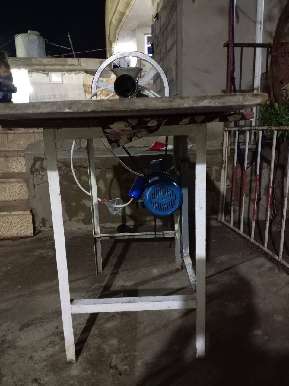 للبيع مكينه فلافل و لحم
سعرها 150 وبيها مجال/ موصل/ جانب الايمن
 للاتصال على رقم 
***********
***********
