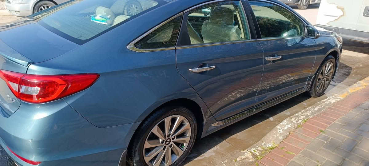 السلام عليكم
سوناتا مديل 2017 سبورت وارد امريكي كلين مكفوله من من الضربه بيه بس الجالملغ خلف السائق صبغ فقط...
 مواصفاتها 
شاشه كامره بلاديات
 اشاير بالمري
 دواخل بيجي 
كشن السائق كهرباء 
وباقي مواصفاته معروفه السعر $130
مكان السياره كربلاء للتواصل 
***********
*********** كربلاء, العراق
