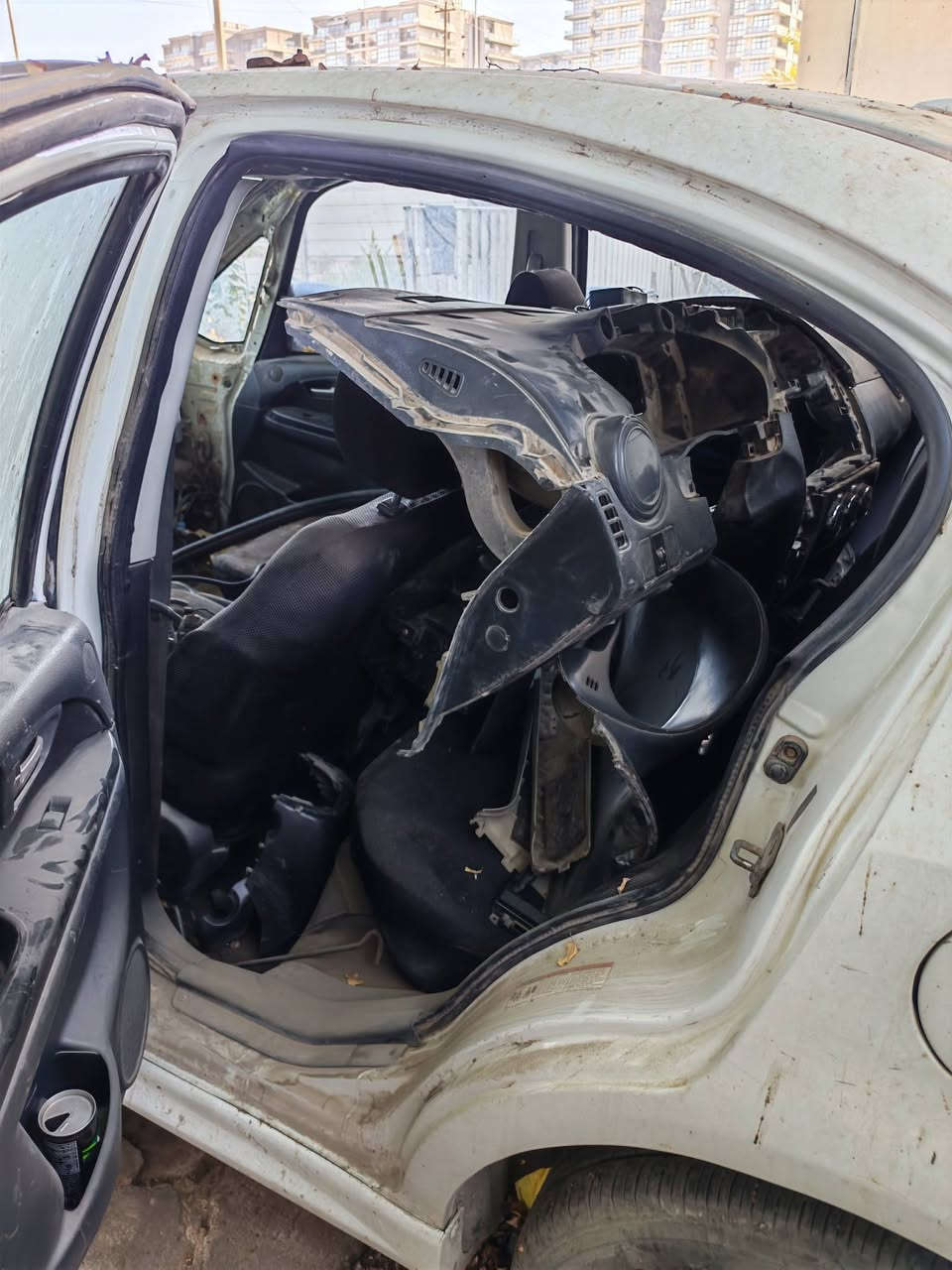 السلام عليكم سازوكي sx4 2008 وارد امريكي مصبوغة عام رقم بغداد بأسمي السيارة مفصخه كل غراضها موجودة جبتلها مكينة وكير وضفيرة وعقل مال 2013 ومارهمت لان الضفيرة بيها حرك بشي بسيط وضفيرتها وعقلها ومكينتها وكيرها القديمات هم وياها بس المكينة تعبانه القديمة تريد تاخذها رقم تريد تفصخها تريد تحورها كورلا بكيفك كشرها مامكفول صدرها نظيف تايراتها نص عمر داخلها زين  ***********مكاني بغداد الي تفيدةاني بخدمته
ب٢٨ورقه
