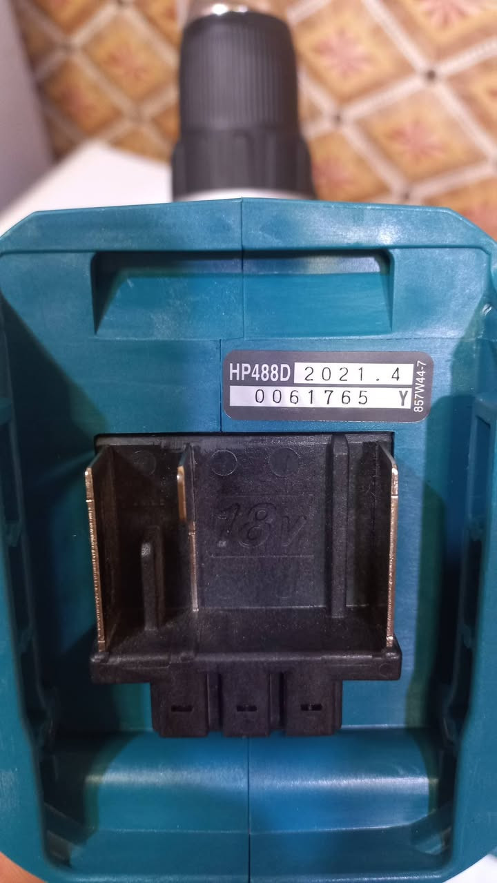 البيع جديد لوك  شاحنه مع بطارية  ***********
