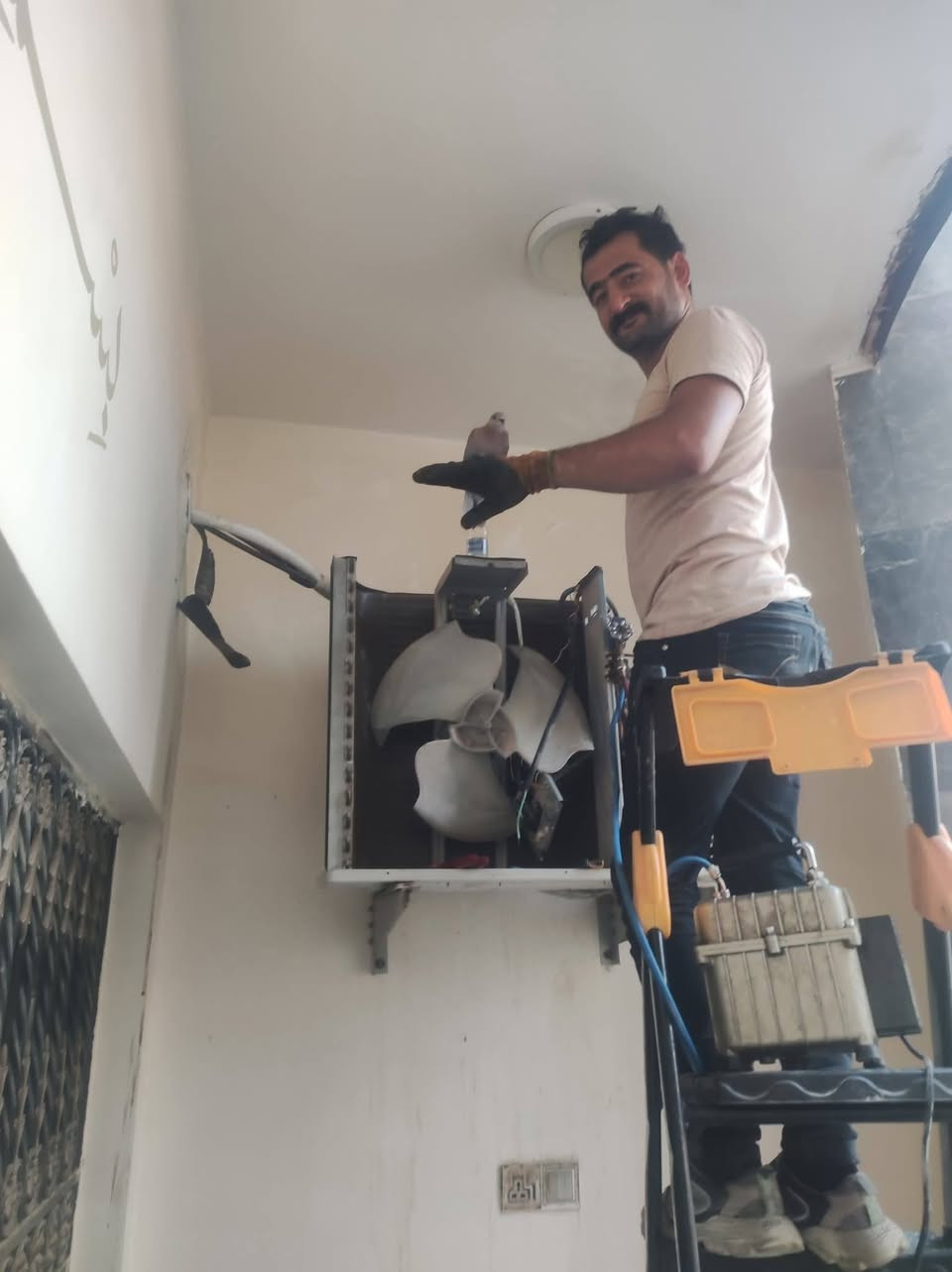 ورشة ابوجون المتنقلة للتبريد صيانة موقعي فقط الاتصال او مراسلة وتساب ***********
***********
البصرة قبلة 
يتوفر ضواغط مستخدم نشد مع ضمان
