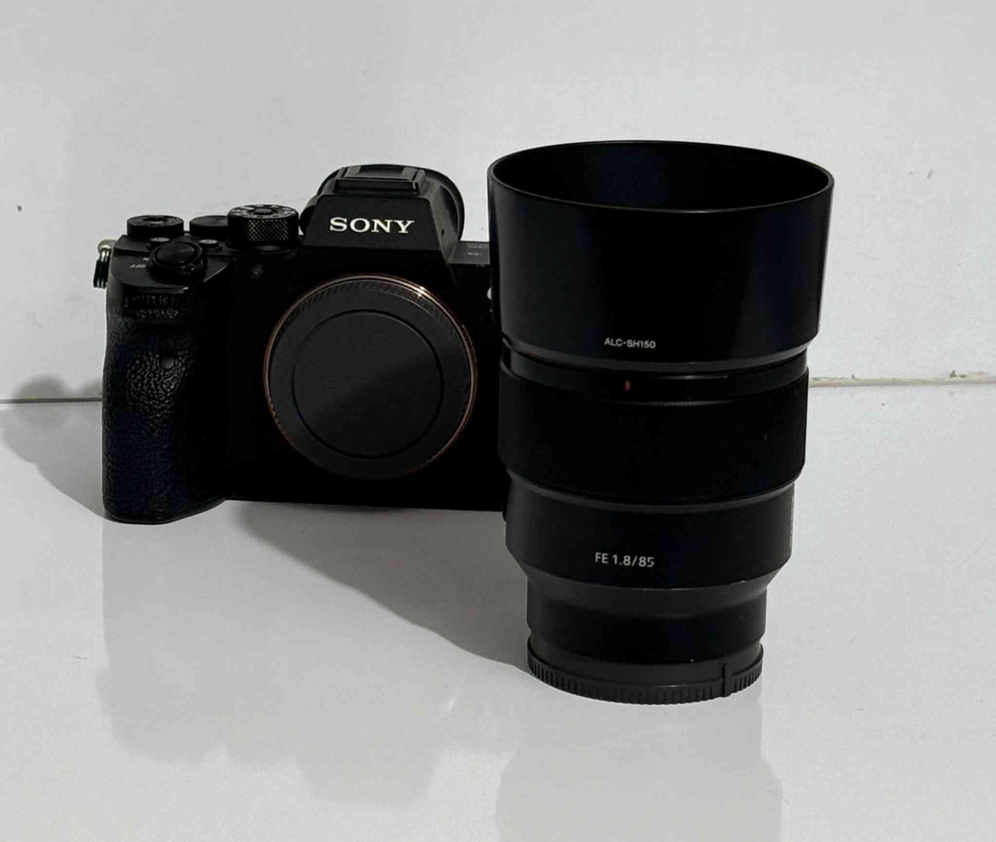 السلام عليكم
سوني A7R4 للبيع
نظافة99‎%‎(الشتر 32k )
السعر مليونين و100

عدسة سوني 85 فتحه 8.1 
السعر 500 الف 
للاستفسار اكثر يرجى التواصل على الرقم 
***********
