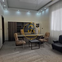 منزل تجاري • مكاتب • ٦ غرف