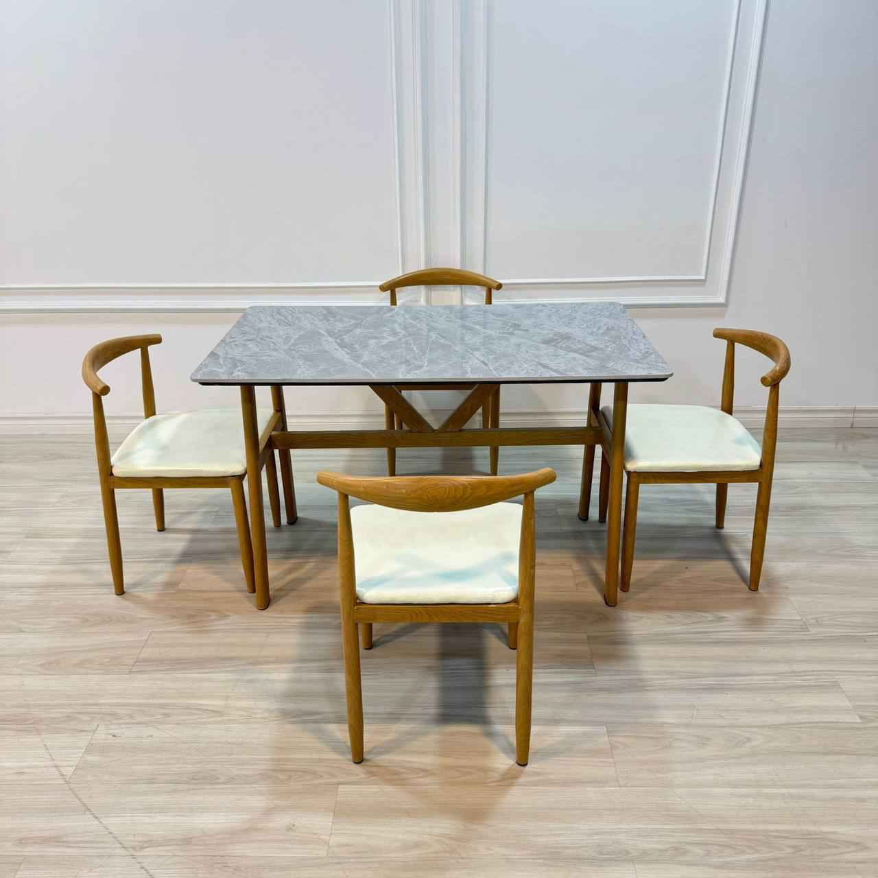 ميز طعام 4 كرسي رجل حديد دوشمه جلد سطح الميز رخام مزجج 
قياس الميز 70*120 سم 
هيكل حديد بالكامل صبغ حراي


**إذا كنت صاحب هذا الإعلان وتريد حذفه لأي سبب، رجاءا أرسل رسالة إلى الدعم الفني**