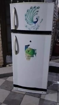 ثلاجة للبيع نظيفة حيل مثل ما تشوفون وتجميدها فول  سعرها ببلاش  100 الف...