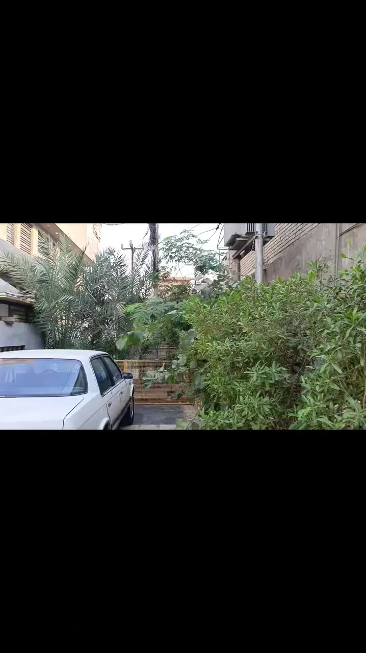 100 متر مربع طابو ملك صرف
طابق الاول استقبال وصاله وحمام وترك و غرفة نوم 
الطابق الثاني ٣ غرف نوم وحمام 
وحمام خارجي 
العنوان الصحفيين ما بين شارع 15 وشارع 10 قريب ع افران ومعجنات لبنان 
بصفة بناية عيادة ومن هاي الامور يرهم يكون تجاري 
للتواصل  ‏‪***********‬‏
