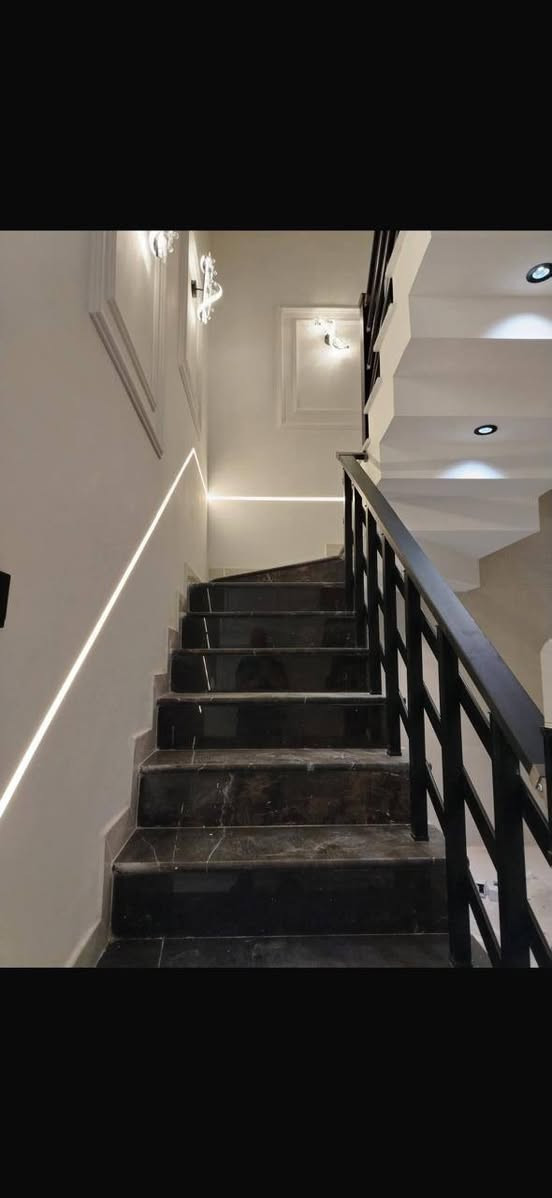 تونات للبيع
تونات للبيع
السلام عليكم 
تونات للبيع 
العنوان بغداد حي الجهاد 
مساحة البيت 🏠  الواحد 100 متر
واجهه 5متر 
نزال 20متر 
مدخلين
بناء. 2026
سعر البيت الواحد 260مليون 
للأستفسار 

***********
***********
خضر
