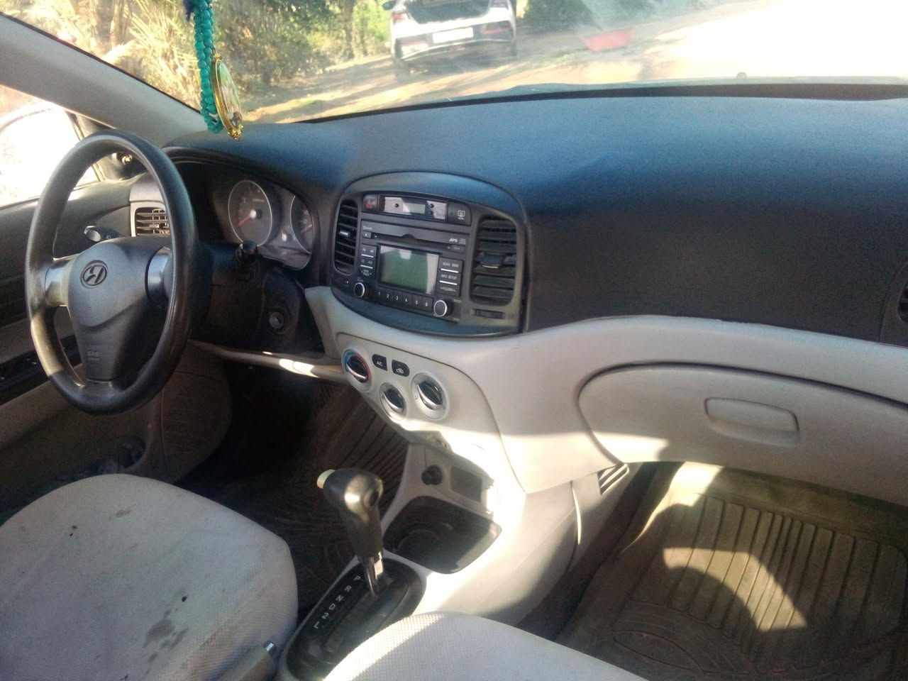 اكسنت 2009 للبيع سلافريه مصبوغه عام كير ومكينه مكفولات رقم بغداد تدفه شغاله السعر 77وبهه مجال للشراي ***********
