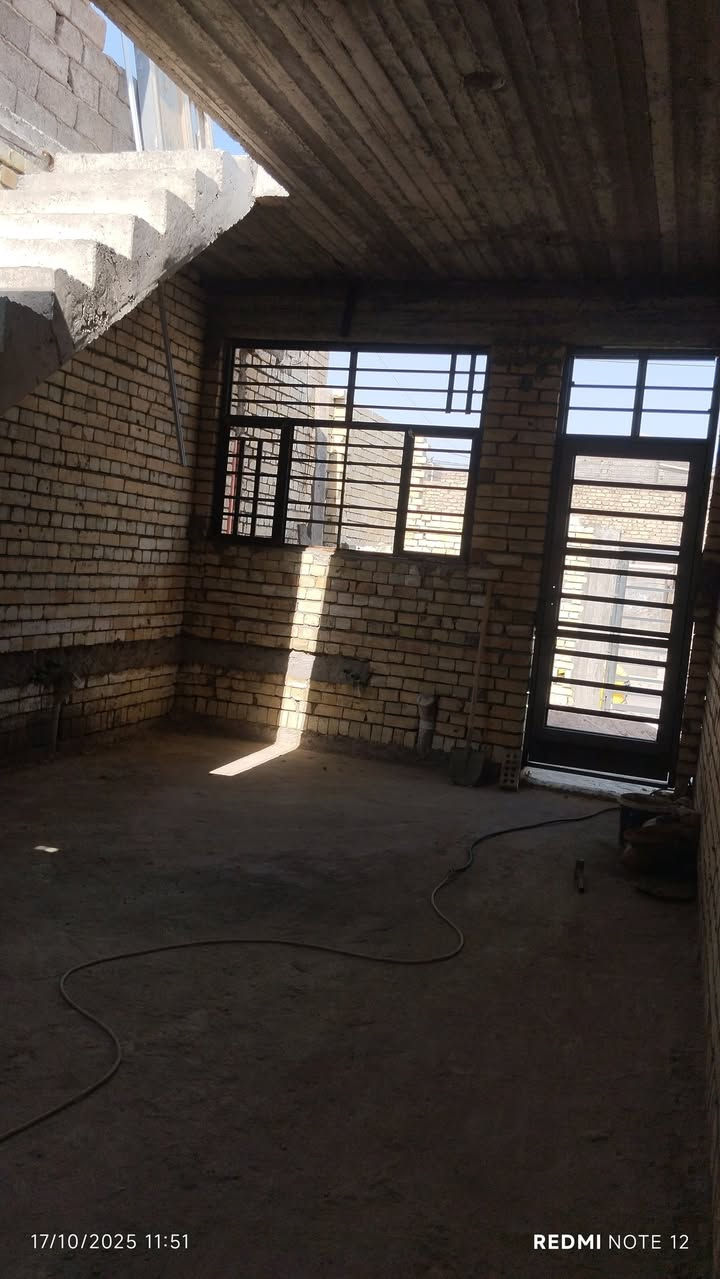 هيكل للبيع واقع حال حي نصر قريب على الشارع العام مقابيل البانزين خانه المساحه144 /***********/
