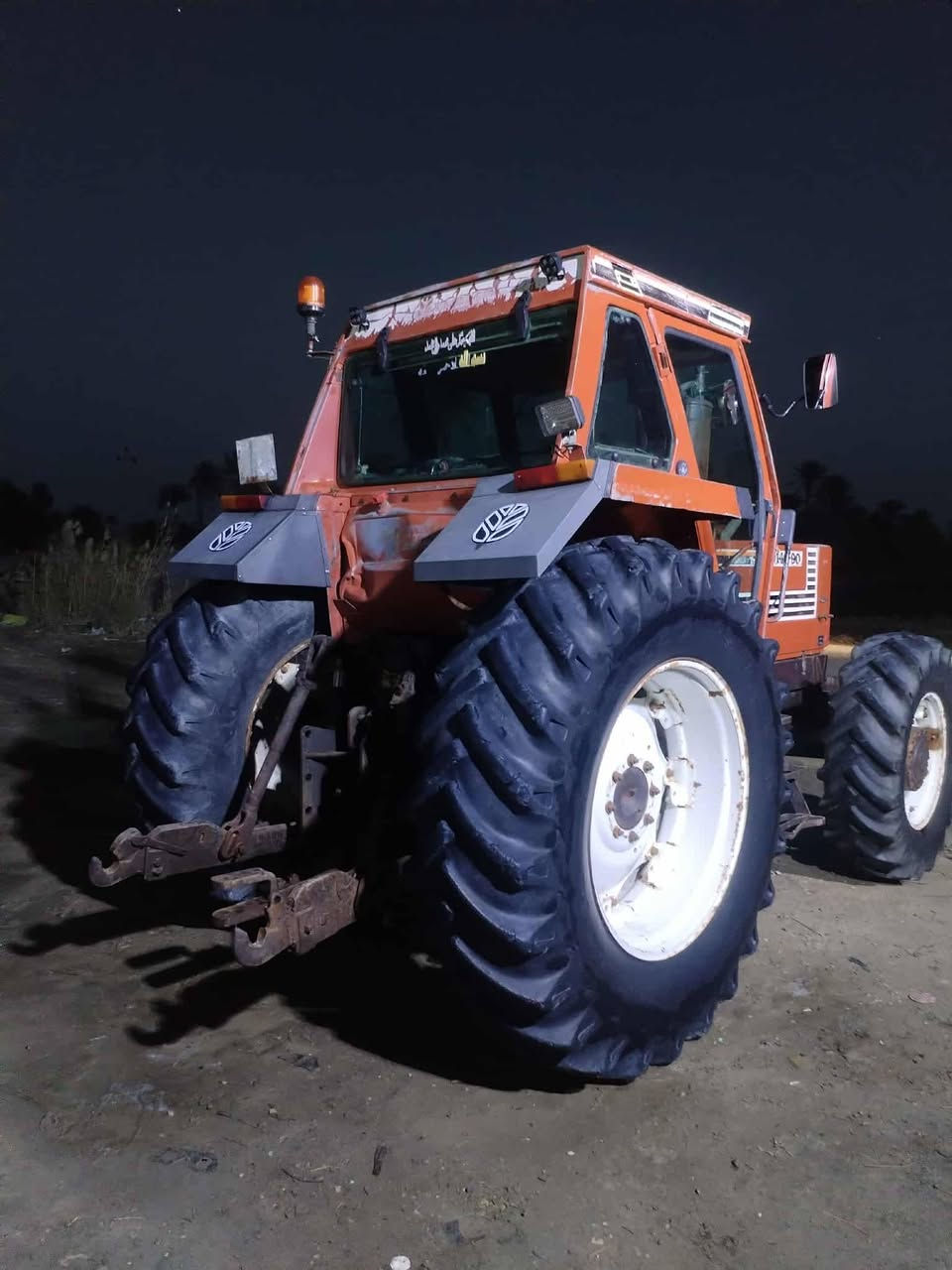 سلام عليكم) للبيع مكينه فيات حجم 140 فول مواصفات 
تكمه عريضه اكسن بارز حنيه بشاصي بك بالصفحه مكينه خير من الله مال جناي ماتذب عليها ولاربع كبل للشغل 
رقم بابل تحويل مباشر  سنويه لل28 المكان ديوانيه مكلف بالنشر اتصل ***********
