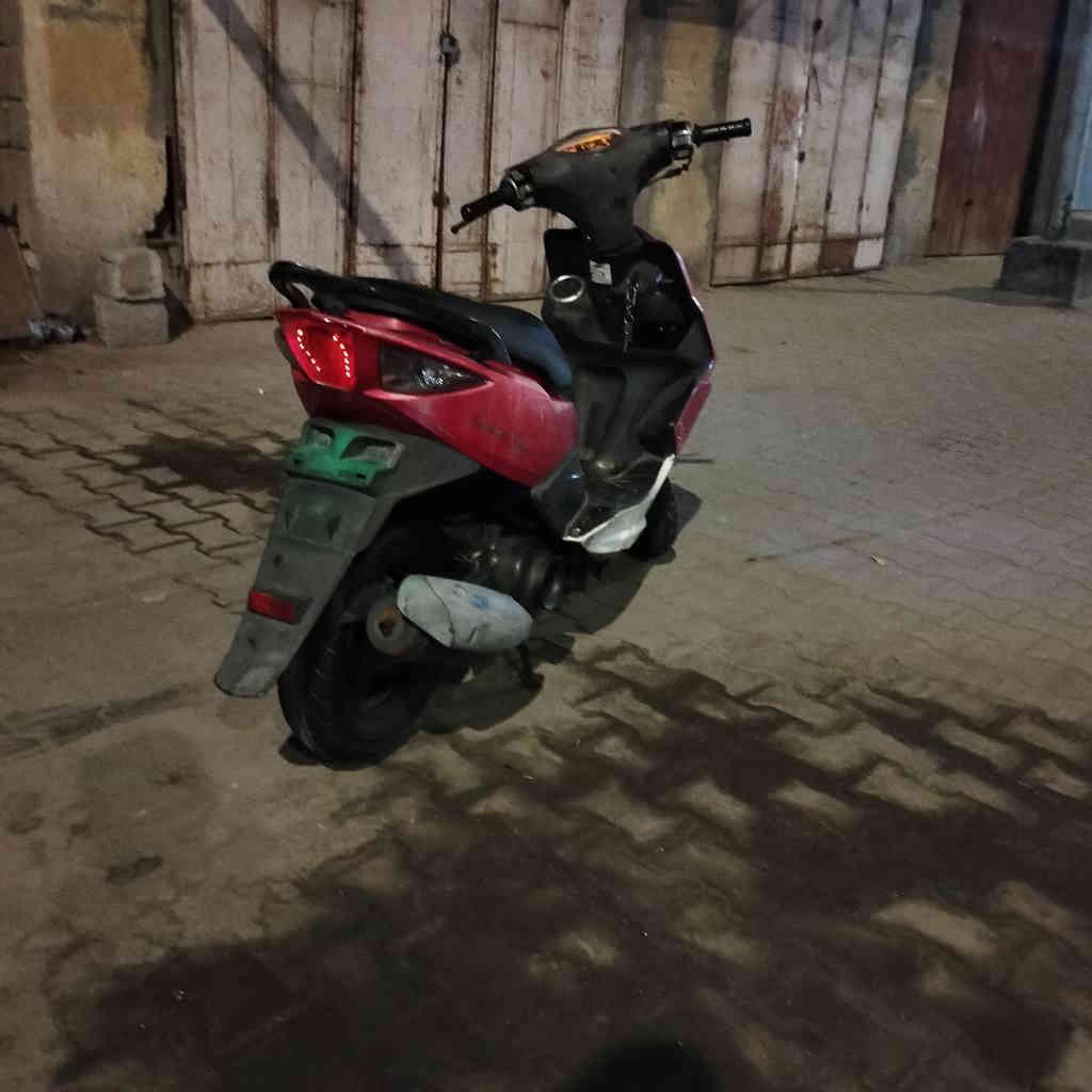 للبيع ماكس مضلع كابريتر ختم واحد ويا المكينه مفتوحه ولفات فقط والباقي كله على وضع الشركة مكفوله من التنقيص والتبخير كهربائيات كلها شغاله لايت اشاير سكنات اصطاب خليه عينه لونين كيج بانزين قفل ستيرن قفل جوزه سعرها 750 وبيها مجال قليل مكاني بصرة ابو الخصيب.
ليشوف روحه يحجي هواي لايوصل يمي 
*********** البصرة, العراق
