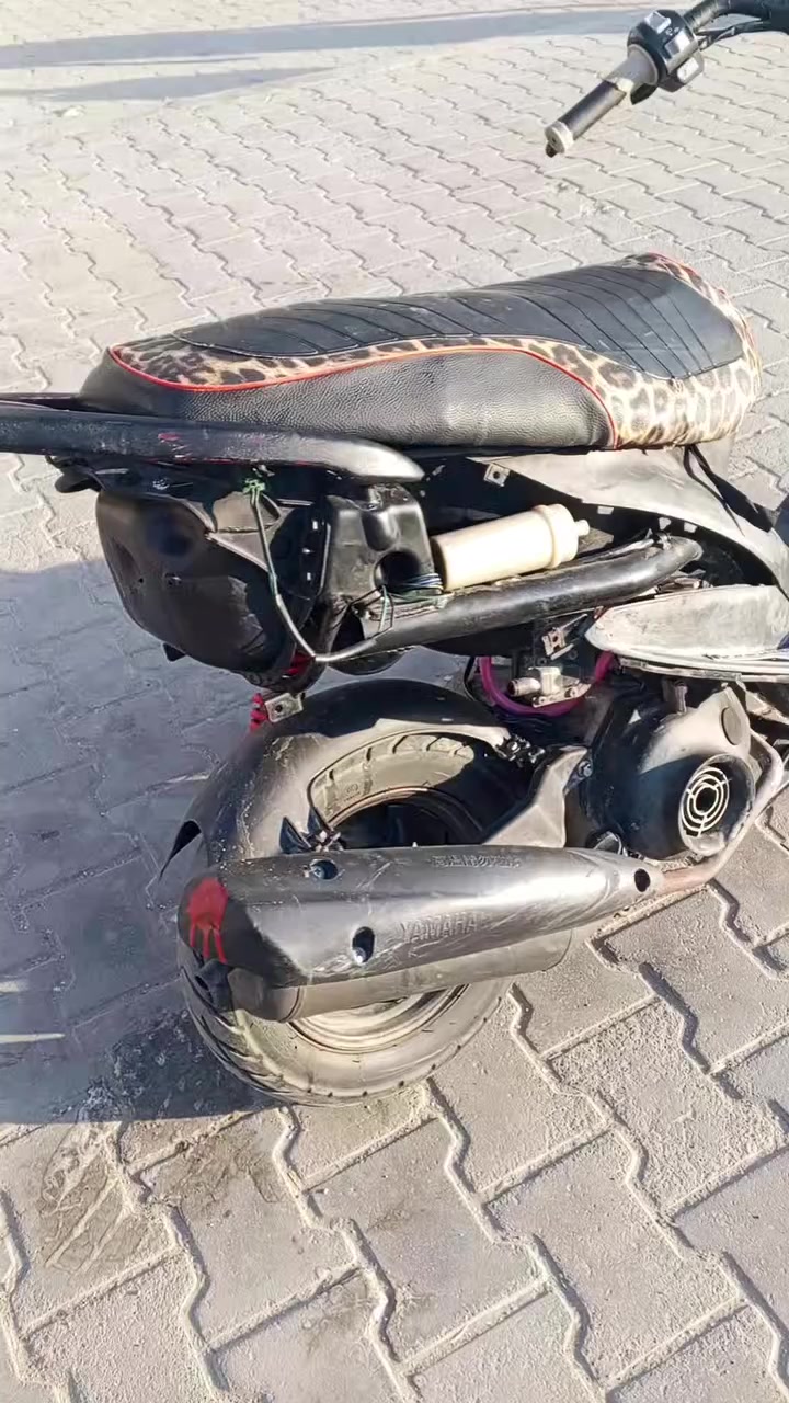 ‏سلام عليكم
‏شباب دراجه ماكس عدله مال لعب. 
‏مكينه ناعمه شلعتها حلوه هندر واحد ‼️  .
‏(برغي مال صالنصه طاك + نقص سلف )
‏سعرها / 300 💸
‏مكاني / بغداد مدينه 
‏رقمي / ***********
