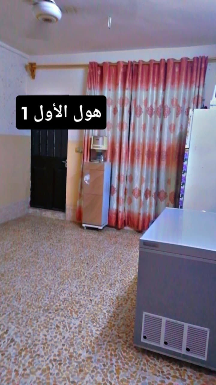 دار سكني للبيع 
في حي الانتصار السعر 100 بي مجال
 المساحة 250 متر 
سند طابو 
((ثلاث غرف نوم /واستقبال/ ومطبخ  حار بارد/ وحمام)) السطح كاشي 
بيع مستعجل الاتصال على الارقام التالية: 
  *********** 
***********
