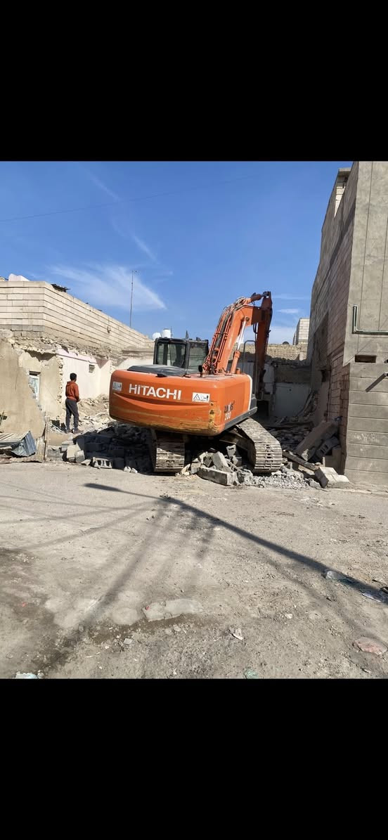 أليوم وبفضل الله 
تم تفليش وهدم بيت بمساحة 100م في منطقة ( ألأبله ) قرب ( المعقل )وتم نقل الأنقاض وقلع الأرض ودفنها بالسبيس وحدلها  للأستفسار  ***********. أو. ***********
