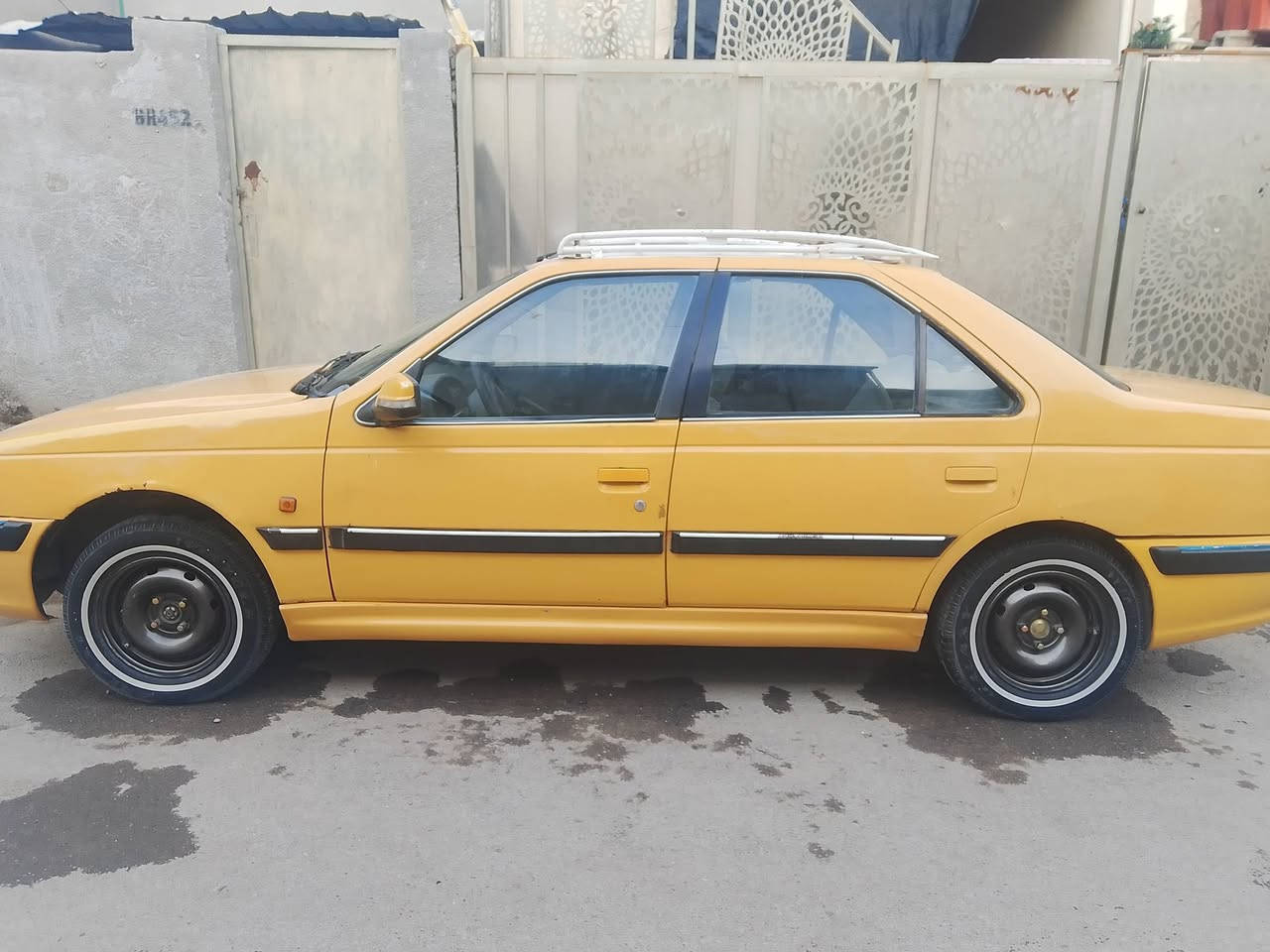 السلام عليكم بيجو للبيع موديل 13 سياره محركها مقفول جير جديد  السعر 36 وبيها مجال***********
