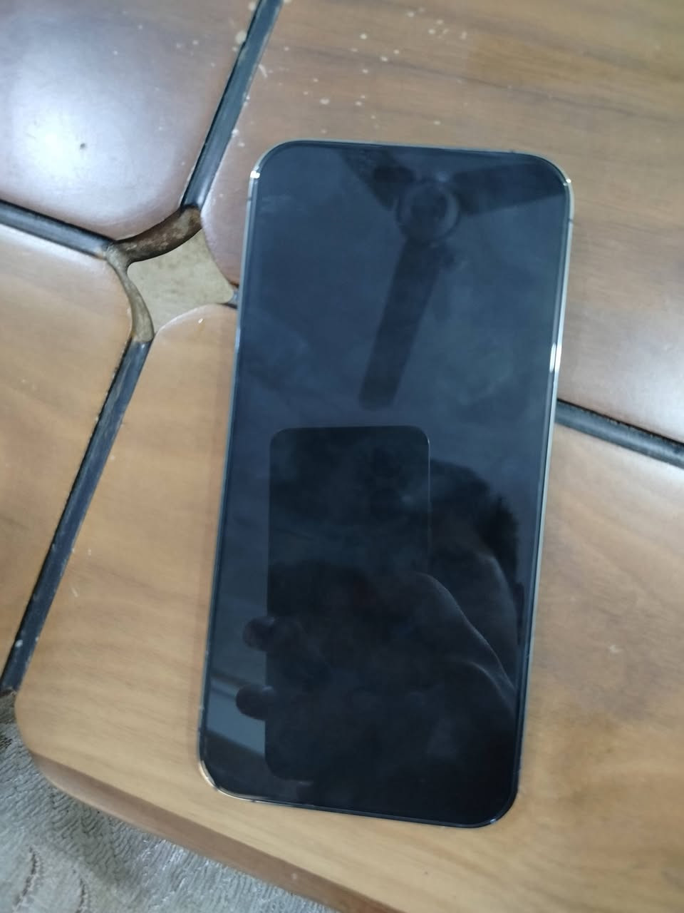 سلام عليكم 
ايفون 14 برو ماكس مع ملحقاته شاحن وكفر ولزكات كاميرات ولزكة شاشة 
ذاكره 256 بطاريه 91 
نموذج m شرق اوسط مثل ما موضح بالصور جهاز مكفول كفاله عامه 
سعر 850 مكاني بغداد حي جهاد تواصل *********** او خاص
