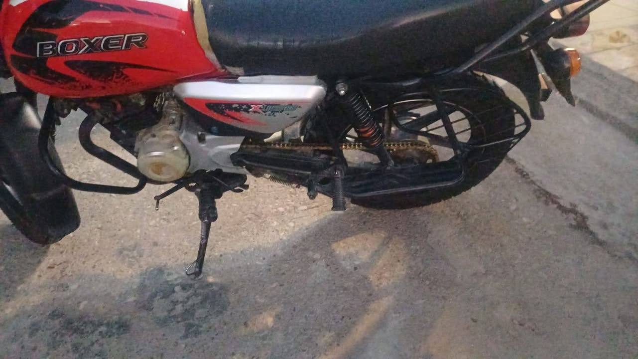 سلام عليكم 
بوكسر مديل 22 شهر 11 محسوبه على 23  مرقم بغداد تحويل ثاني يوم صينه مال 23 دراجه حلوه بس بيه نقص دوسه خلفيه و جاملغ الامامي مسحوك سن مالته فه يلعب جاملغ و نقص براغي بس تنضب دراجه مجفته تجفيت اصلي شركه قبل  سنه درجه حلوه بس هاي نقوص مال موضف صاله اكثر من سنه و نص تارك دليفري مستعجلين على بيعتها مكانها الامين الثانيه 
رقم ***********
سعر 2100 بيها مجال خادم اني
