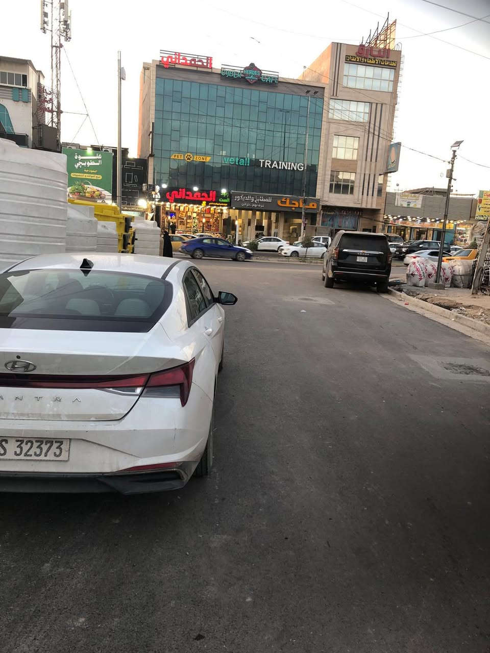 السلام عليكم للبيع دار بحالة جيده جدا طابو ملك صرف في علي الصالح قريب على الشارع العام يبعد بيتين عن شارع ١٤ رمضان 
400m
واجهة17m
نزال 23/5
الطابق الارضي 
صالة  5في8m
هول 5في7m
غرفتين نوم 6في4 
5في4
مطبخ  6في4 سيراميك
حمام2/5في3 سيراميك
حولي 5/5في 3/5
حديقة 
3 مناور داير مادير البيت
كراج تحت الارض 5في8
كراج خارجي 
الطابق العلوي 5 غرف
حمام سيراميك
سويت في احد الغرف
حولي 
 الواجهة حجر 
الدار في حالة جيدة جدا
علما/ ان المنطقه قد تم تبليطها حديثا مع الارصفة 
للاستفسار الاتصال***********
