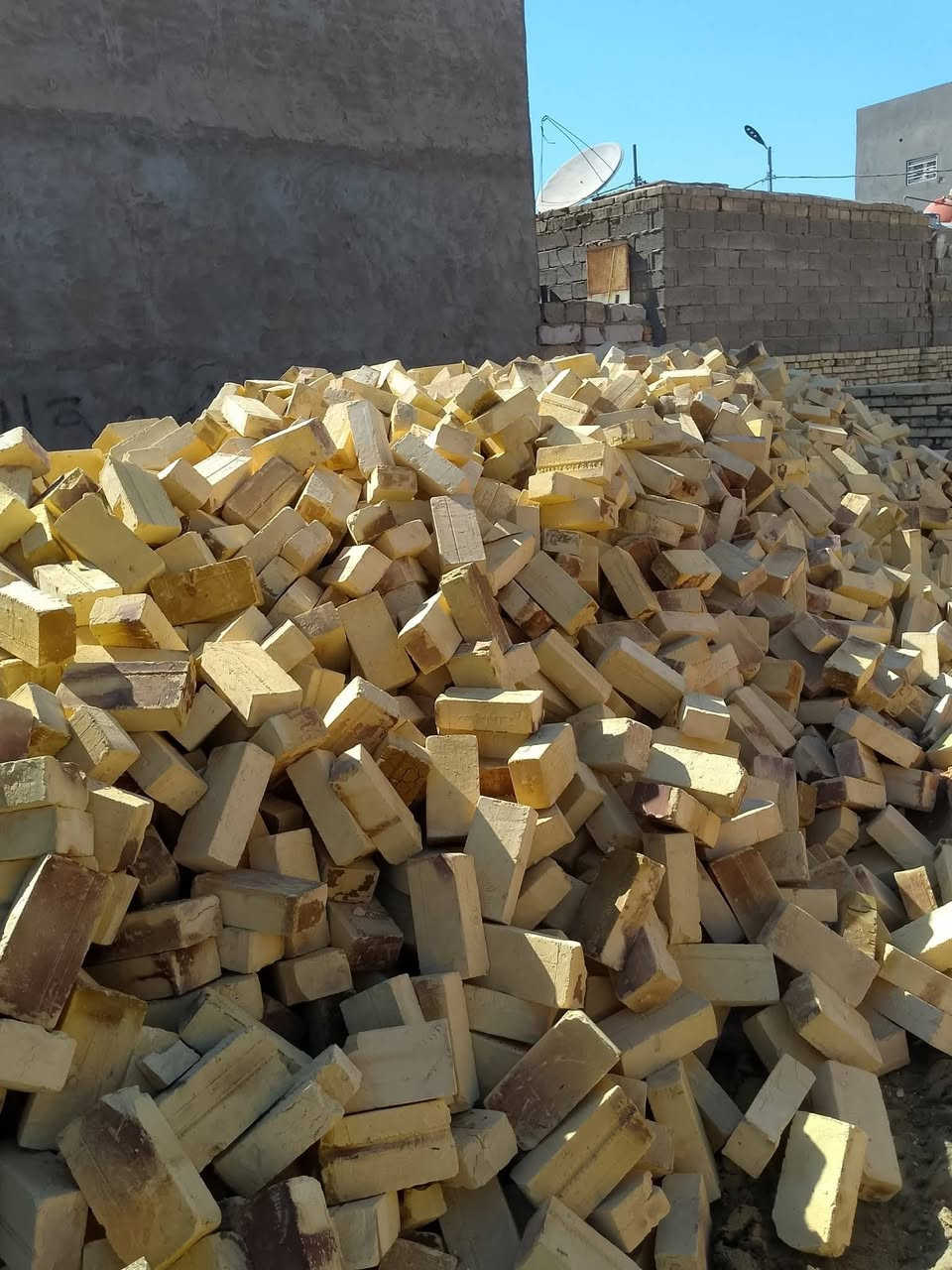 سلام عليكم للبيع طابوك عادي شرط المكلاب قوه ولون حمل ٤٠٠٠ استفسار اتصل على الرقم ***********
