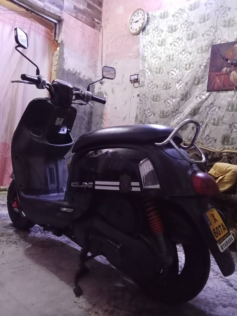 السلام عليكم شباب دراجة ماكس بوليس صارلهة 8 أيام من امنزلهة رمبة وصلهة والمنفيس  لاصليات موجودات كلهه ابلادية وكلهة شغالة كابريتر سلف ابلاديات كفرات كلهه ختم وية المكينة وكهربايات كلهن شغالات كيلومتر كيج بانزين كلوب عالي ناصي سكن وية البريكات اشاير يمنة يسرة مابيهة نقص ابد جديدة جديدة بمعنة الكلمة العنوان بغداد باب المعضم ولا ستفسار ***********
