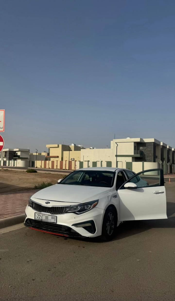 للبيع كيا اوبتما
2021
نص فول 
وارد امريكي ضرره بنيد صور حادث ضمن المنشور
باقي السياره مكفوله 
حساسات
تدفئه تبريد
كامره خلفيه
كير محرك مكفولات
السعر 150 بيه مجال بسيط
رقمي بي واتساب ***********
