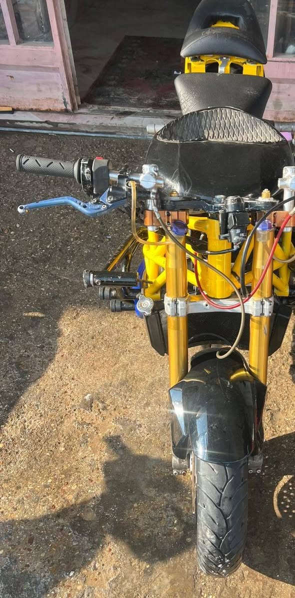 سلام عليكم دراجه كاوسكي 636.2004
دراجة مكفولة اي نقص مابها 
للستفسار***********
