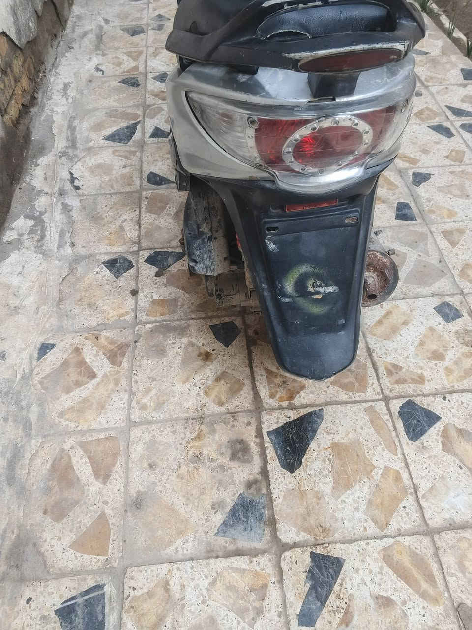 السلام عليكم جيفور للبيع دراجه كامله كلشي شغال نكره سلف وهندر بكل وقت مال جناي بريكات امامي وخلفي دبلات امامي وخلفي قفل ستيرن قفل جنطه الدراجه ناعمه ميكنته أول ماتشتغل بالسلولي خرسه من تمشي يطلع صوت خفيف بيه مامئثر عليه كابريتر وفيت بم وبنز تورباين وكلجات كلهن جدد سعر 225وبيه مجال مكاني ناصريه مركز


**إذا كنت صاحب هذا الإعلان وتريد حذفه لأي سبب، رجاءا أرسل رسالة إلى الدعم الفني**