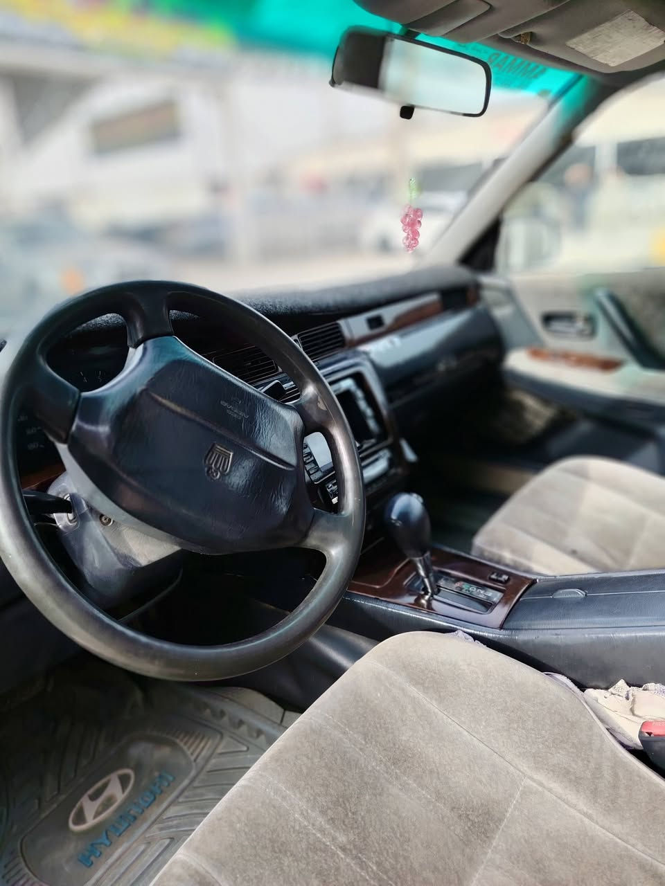 راس الثور فلات للبيع او المراوس موديل 96 بأسمي مداور ثاني يوم مكفوله من العيب الشرعي والأصوليات كافة والكص سيارة حلوة ومامتعوبة على أيدي مكان السيارة الديوانية قضاء غماس  للأستفسار الأتصال على الرقم ***********
