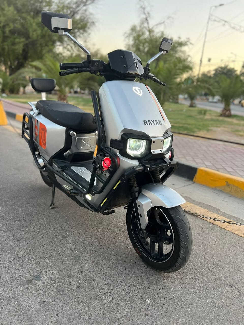 سلام عليكم شباب دراجه شحن البيع نوع الريان الوحش الكون المدرع  دراجه شهر مستخدمه فقط لا غير وصل المعرض موجود بيها مواصفات تخبل الله شاهد دراجه كامله مكمله ع فحص كلها من طول الطول تجي وتفحص وشوف بعينك كلها جاهزه. المواصفات 👇🏻

الموديل 2026
النوع الريان وحش الكون المدرع معا بلوجكترات 
البطاريات 6دبل مسطره كرافين 38امبير ❤️
السرع 1.2.3
الدراجه مدرعه بل كامل معا بلوجكترات  او دواستً الرجل. دواسات الراكب الخلفي 
الدراجه بعدها وكاله بعدها بخط تاير 
السرعه دراجه 80🤫حقيقي معا وزن 
شاحنه اصليه من شركه الريان
تشغيل بصمه سكيورتي
تشغيل عن بعد
جهاز انذار السرقه
مري أصليات
دبل اشاره
لونها مميز كلش 
كشن سياحي vib
بريكات دهن دسكات هدروليك
اشاير رباعيه متكامله
لايتات زنون معا رماش قوي جدا 
شاشه تاب تعرض الك كل عطل يوجد بل دراجه 

اي استفسار  خاص 

***********

مكاني بغداد
