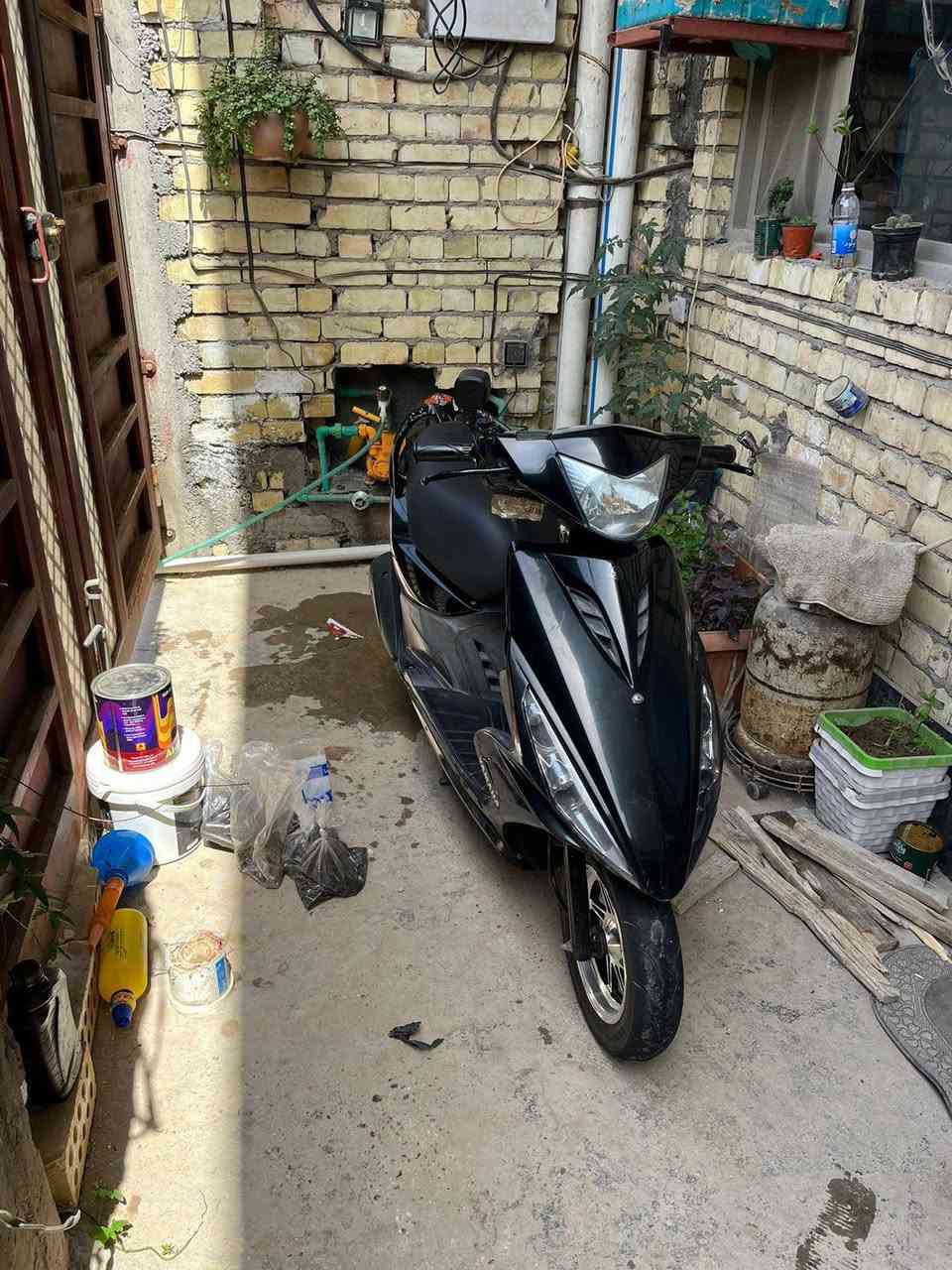 سلام عليكم شباب عندي ماكس مضلع نوزل دراجه بعدها بحاله الوكالة  بعدها جديدة  اي نقص  مابيها كلها كامله نقوصات عوزها بس سايق اوراقها موجوده زوج تايرات جلاتين الأصلي قبل يومين شديتها دراجه مختمه دراجه طستها تخبل ويل كب كهربائياتها كلها شغاله دراجه مال واحد تاعب عليها  دراجه مال جناي مرتبه مكينتها بلاديه مامفتوحه اذا مفتوحه تاخذها ابلاش دراجه كلها بلاديه اي نقص مبيها ومابيها شي تجاري دراجه ما ماشيه 3000 بعدها زيرو ياخذها يدعيلي عليها سعر خاص مكاني يغداد الدوره رقم هاتف *********** الشراي يتصل
