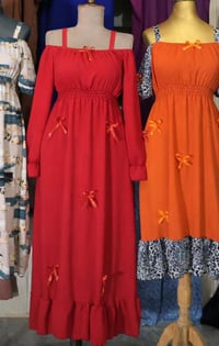 ملابس بنات • توصيل • كروب واتساب