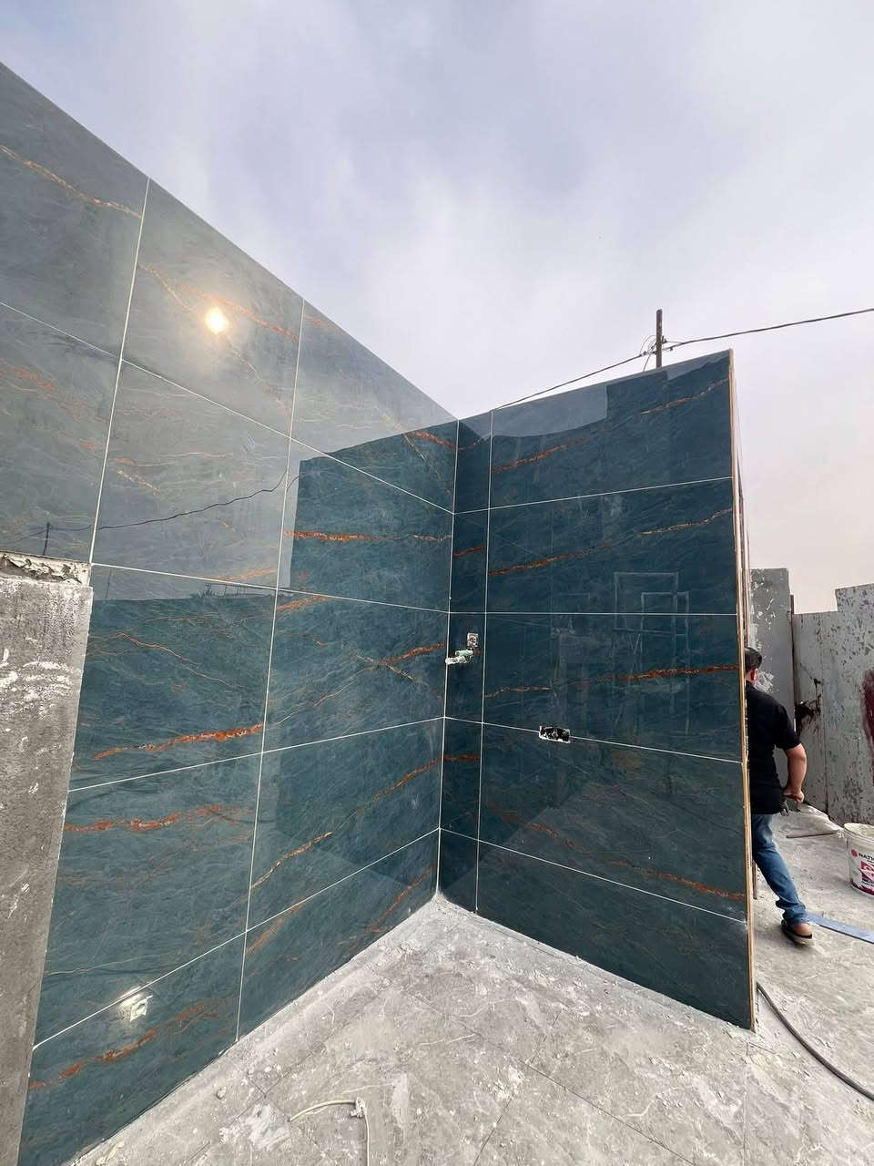 خلفه سيراميك درجه اولى ماده وسمنت وبأسعار مناسبه اتصال او مراسله على ***********
