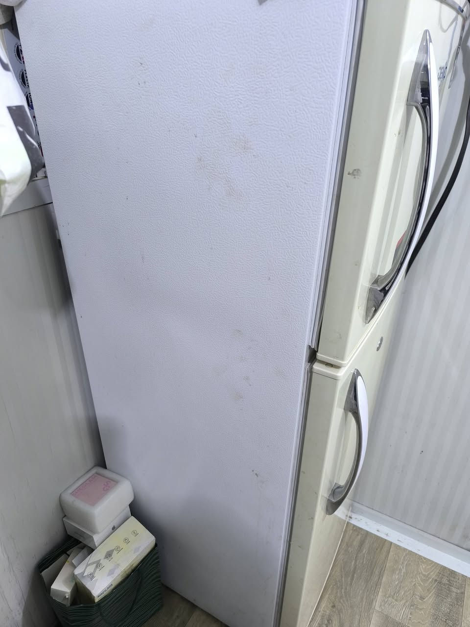 السلام عليكم ثلاجه ديكو 10 قدم 
جديده استخدامه شهرين مابيه اي ضرر نهائيا 
السعر 170 الف 
عنواني بغداد سريع الحسينيه مقابل منطقة الثعالبة 
***********
