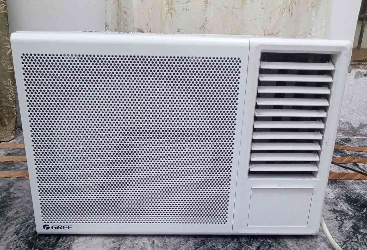 السلام عليكم مكيف 2 طن نوعيته كري الحديث استخدام قليل جداً نظافه 95٪ غازه 410 لاديتر  ثلاث سراوات من الخلف بل حقيقه احله من الصوره سعرع 250وبي مجال بسيط العنوان بغداد 
للاتصال ***********
