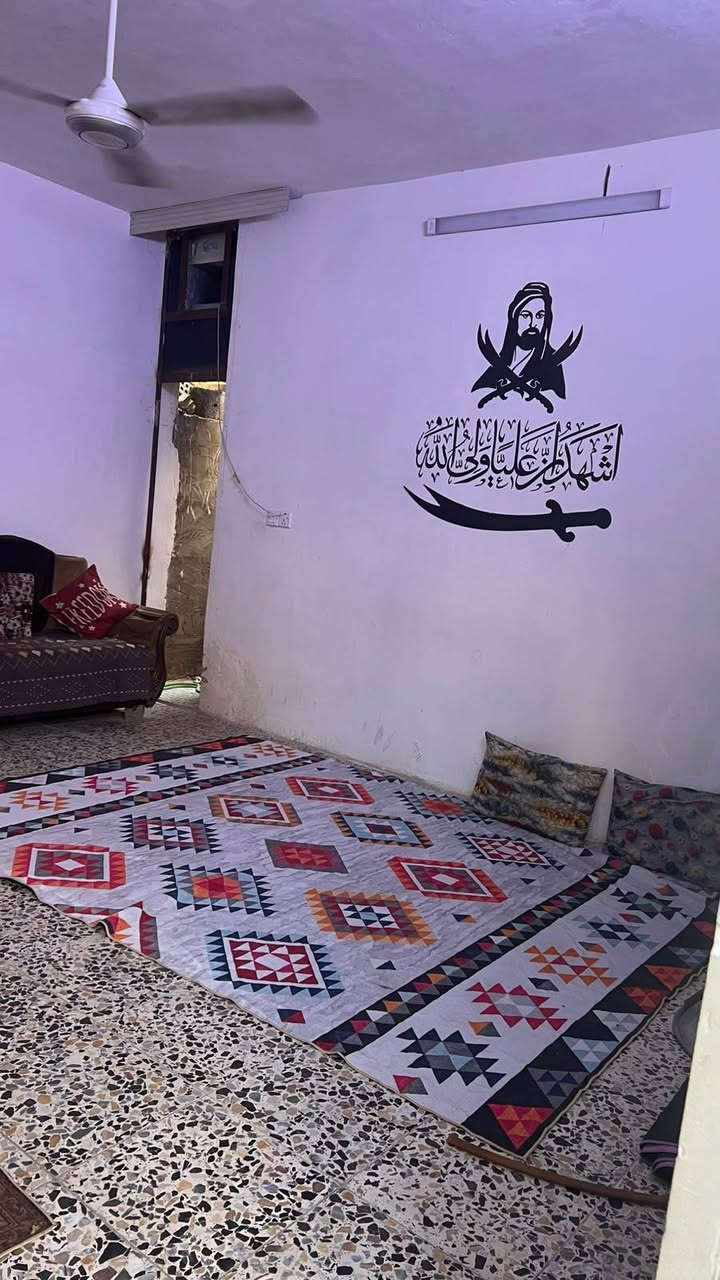 بيت 100 متر طابقين رفت مسلح استقبال كبيره وصاله وغرفتين نوم  حي اور فرع مخبز الروعه خدمات كامله منطقه مشموله بلتطويب مقرنص مجاري كهرباء للبيع 100 مليون للاستفسار  الاتصال بصاحب البيت انا مكلف بلنشر 
***********
