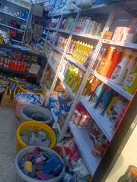 للبيع بالكامل  رفوف والبراد والمبرده  محتوياتها ليحب يشتريه يدخل خاص. ...