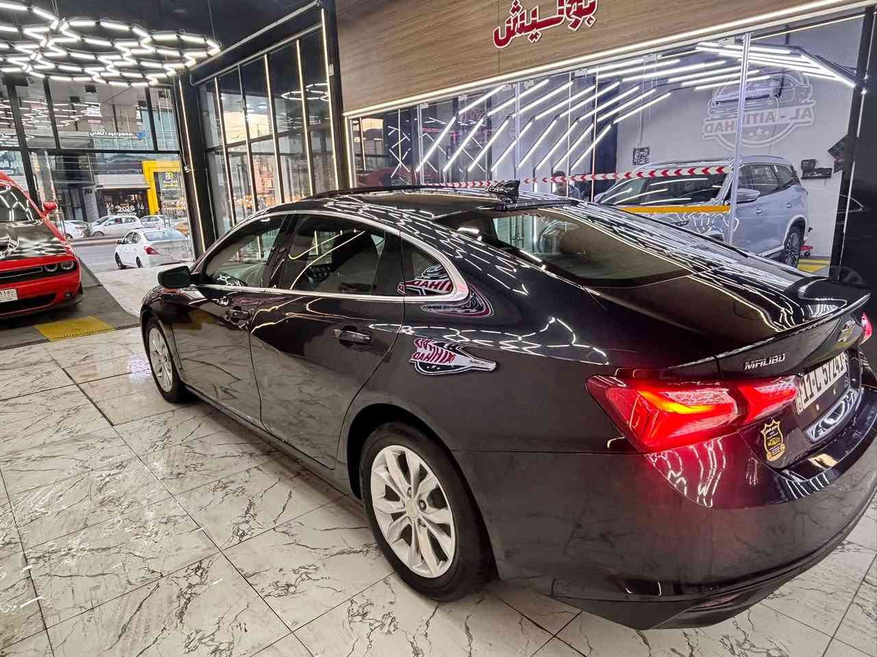 للبيع او مراوس // شيفروليه ماليبو 2022 LTZ رقم بغداد انكليزي
🔹 الموديل: 2022
🔹 الفئة: LT2 كاملة مواصفات
🔹 المحرك: 1.5 Turbo اقتصادي وعزم ممتاز
🔹 الكير: أوتوماتيك
🔹 الدفع: أمامي
🔹 اللون: (نيلي)

المواصفات الإضافية:
• فتحة بانوراما
• تشغيل بصمة + دخول ذكي
• شاشة كبيرة تدعم CarPlay+ اندرويد اوتو
• كاميرا خلفية 
• مثبت سرعة
• كرسي كهرباء
• أنوار LED
• نظام توفير الوقود
• تحكم  بالستيرن
• مانع انزلاق + 

السيارة وارد أمريكا، حادثها بابين فقط ومصبوغات، وبيها البنيد كلير فقط من امريكا شاصي ومكينة وكير سليمات 100%.
السيارة نظيفة وممشاها 63الف كيلو  
معروضة 125 وبيها مجال بسيط مكاني بغداد كرادة او كريعات 
***********
