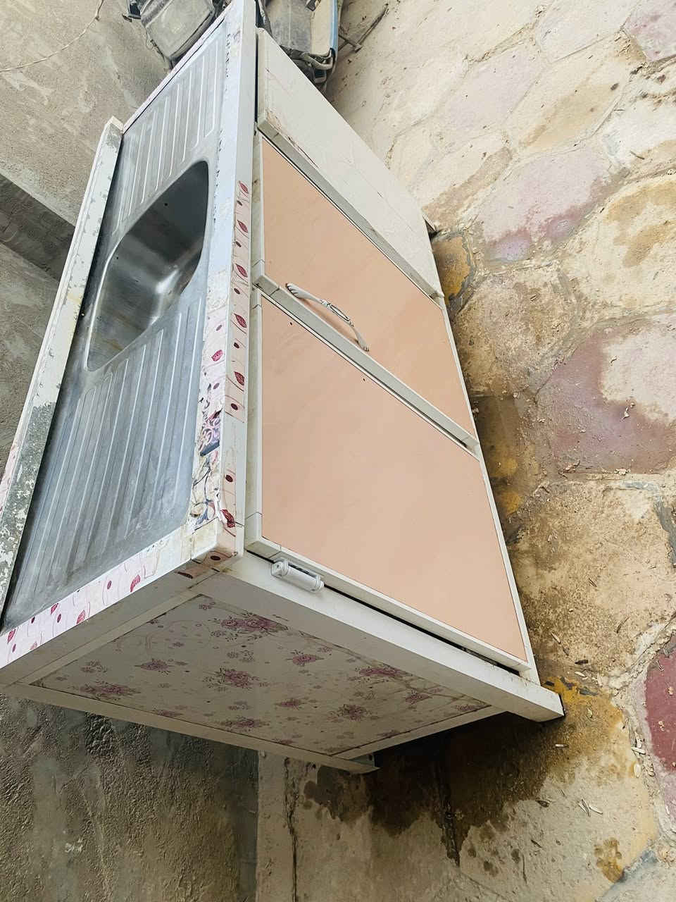 السلام عليكم كاونتر نظيف للبيع ب70الف وبي مجال وسنكي مالته درجه أولى قوي
مكان نجف كوفه شارع المعمل الاتصال ***********
