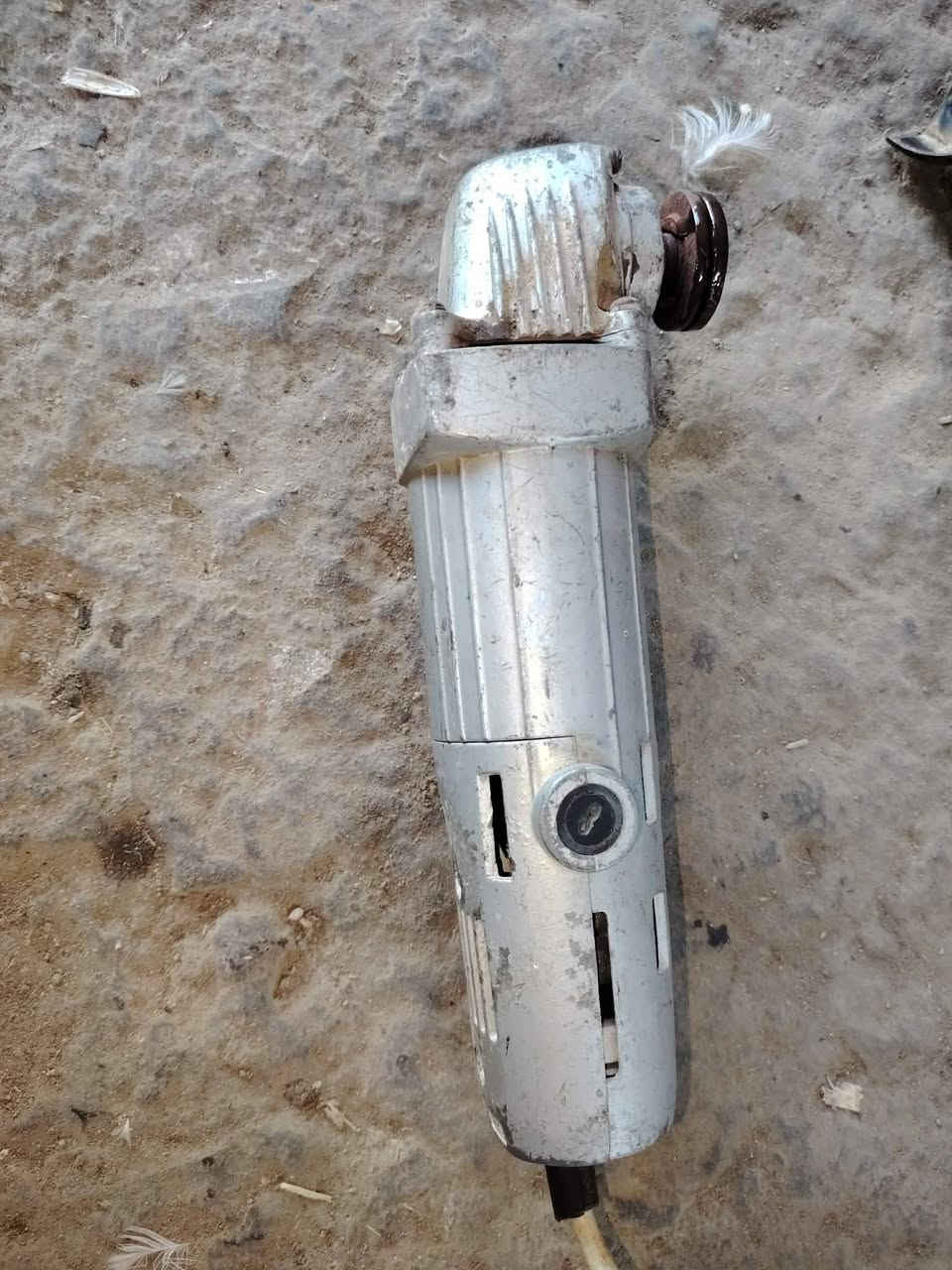 كوسرة حجم صغير نظيفه عل الفحص ودرين فتح وشد انجيكوا السعر 35الف القاسم ***********
