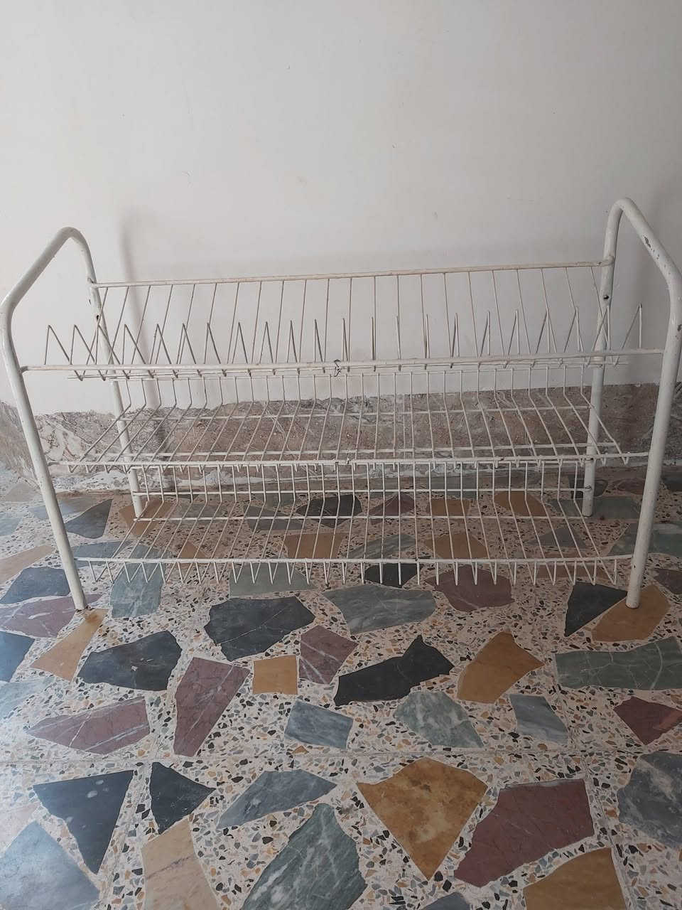 للبيع الاتصال على *********** 
طشت المنيوم للعجين ب ٨ الاف 
سطل كبير الحجم لكبس الطرشي والمخللات ب٤ الاف 
حمالة مواعين كبيرة ب ١٠ الاف عربة مسواق ب ٨ الاف 
قطاعة بصل ب ١٥ الف   
تبسي عدد٢ جديدة ونظيفة ب ٢٠ الف
