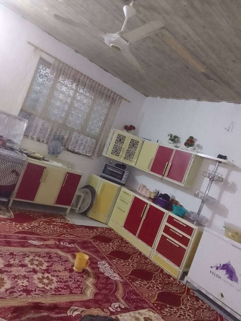 من رخصه مدير كروب لبيع بيت مساحه 200 متر غرفتين ستقبال صاله بيرسلون كله بيت حديقه كراج سياره مي كهربياء مولد بناء حديث مصبوغ كامل مي فياض شتا صيف خدمات مجاري تبليط درج بيتونه ستاره للعلم بيتونه سقف سندويش فقط    حديقه بوك بلاستك داخل خارج حديد  شهربان حي المهدي ثاني فرع ع يدك يسره يبعد عن شارع عام 150 متر  سعره 36 وبي مجال حك جيه ***********
