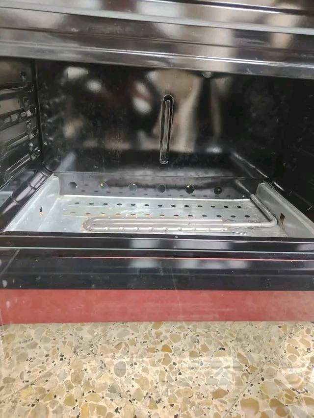 طباخ شغال نظيف كلش مصري 
المكان كربلاء  طوريج