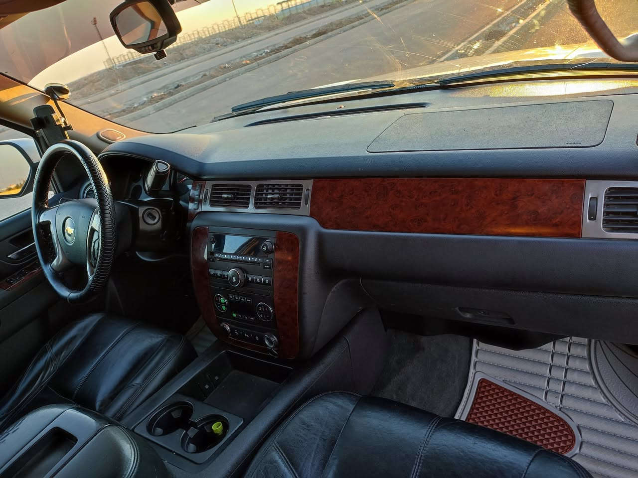 رمضان كريم 
سيارة تاهو ادوات للبيع او المراوس 
الموديل ٢٠١٣
                                                                                    LT
اللون رصاصي 
مكفولة من الگص يعني جاهزة للتسجيل 
مكفولة من السرقة والعشائر 
بيها صبغ  فقط نص چاملغ امامي 
السيارة استخدام شخصي وجاهزة من كلشي 
للاستفسار الاتصال 
على الارقام 
***********
٠٧٨.٤٥٩٠٠٠١
أو مراسلة الصفحة
