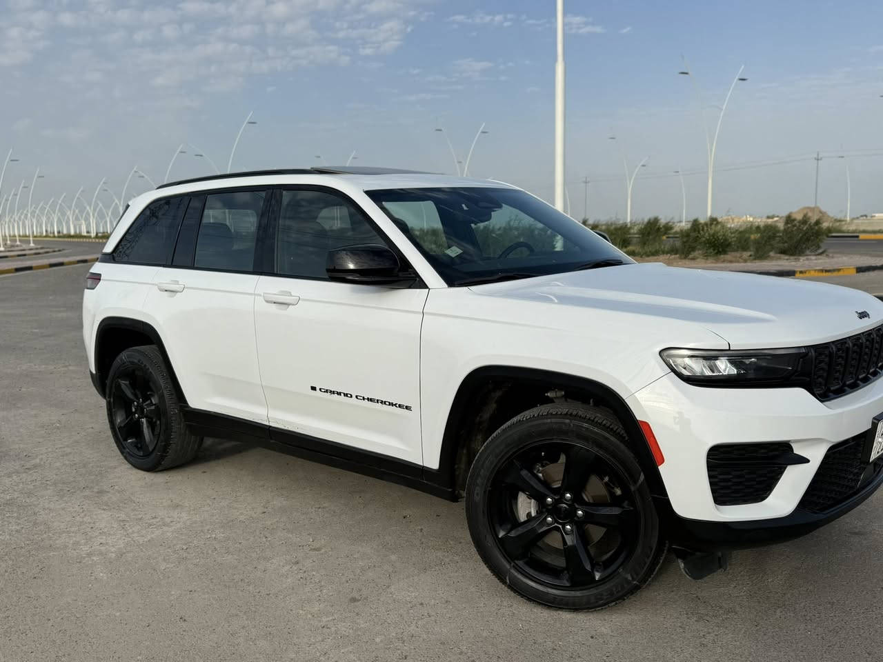 السلام عليكم للبيع جيبjeeb2023
رقم اربيل دولي 

🌍 الوارد:امريكي كلين بدون ضرر

ماشيه 46

👥 عدد المقاعد: 5راكب

🔧 المواصفات الفنية

1-محرك V6 سعة 3.6 لتر

2-ناقل حركة أوتوماتيك 8 سرعات

‎🚦 أنظمة القيادة والذكاء

✔ قيادة شبه ذاتية

✔ تثبيت سرعة ذكي (Adaptive Cruise Control)

✔ تحديد المسار

✔ تحذير الخروج عن المسار + تصحيح تلقائي

🛡️ السلامة والمساعدة

✔ كاميرات 360 درجة

✔ حساسات أمامية + خلفية + جانبية

✔ مراقبة النقطة العمياء

✔ فرامل تلقائية للطوارئ

✔ مساعد الركن الأوتوماتيكي

🛋️ الداخلية والفخامة

✨ تدفئة وتبريد للمقاعد الأمامية والخلفية

✨ تدفئة المقود

✨ إنارة محيطية داخلية متعددة الألوان

✨ مراية وسطية كاميرا رقمية

✨ مرايا جانبية ووسطية تعتيم أوتوماتيك

📱 التقنيات

🔑 دخول ذكي

🚀 تشغيل عن بعد

🖐️ بصمات أبواب (5 بصمات)

📺 شاشة وسطية كبيرة Uconnect

🎵 نظام صوت فاخر McIntosh

📱 Apple CarPlay & Android Auto

📶 Wi-Fi / Bluetooth / USB

🎨 الخارجية

🤍 لون السيارة: أبيض

🔆 إضاءة LED كاملة

#السعر305$ بيها مجال للشراي / بيع فقط

#للستفسار***********
