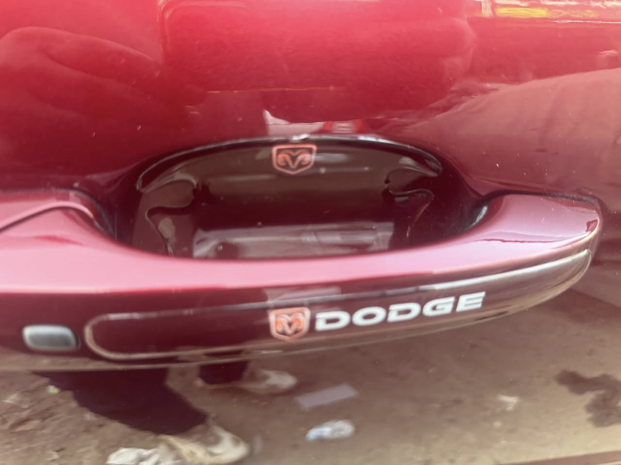 جلاتين حماية خلف يدة الابواب 
وفوق اليدات 
للمحافظة عليها من الخدوش
***********
